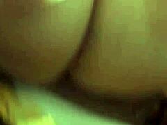 在这个妈妈和熟女的色情视频中,大屁股,口交和手交动作。